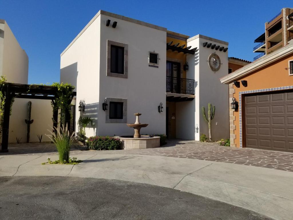Quivira Los Cabos Condos and Homes -Vacation Rentals